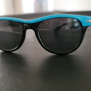 Stylish Black and Blue Maui Jim Womens Sunglasses